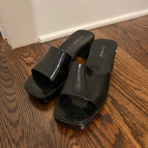 Black jelly slides